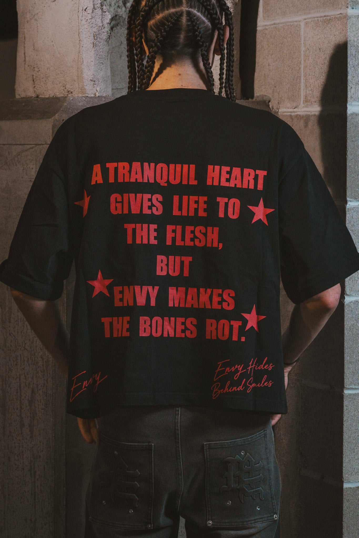 Envy Cropped Tee Black & Red