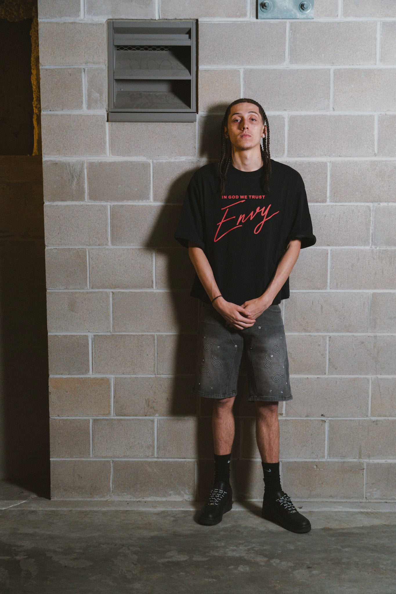 Envy Cropped Tee Black & Red