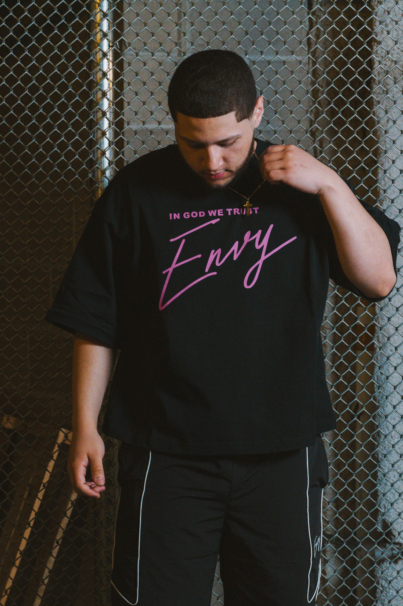 Envy Cropped Tee Black & Pink