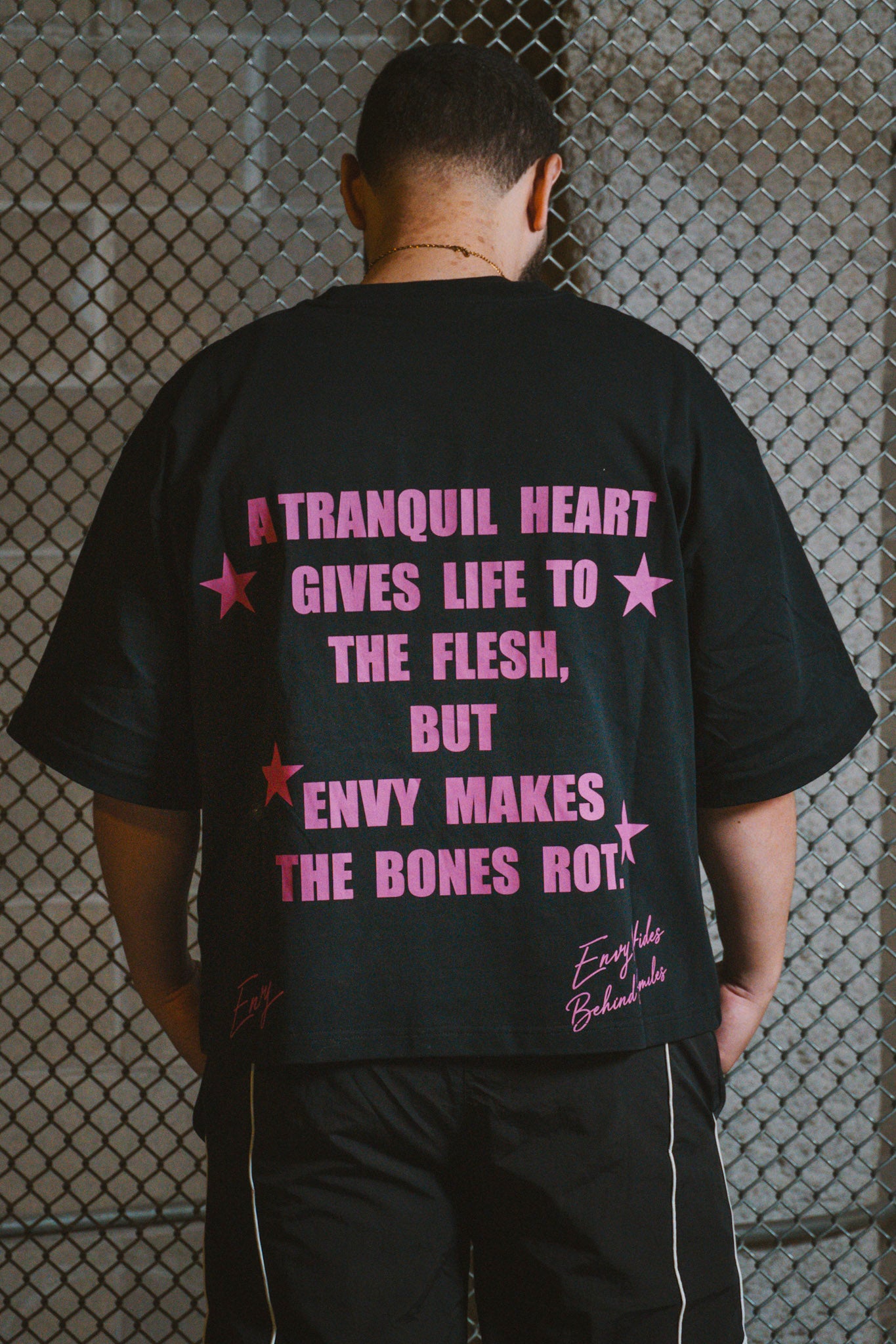 Envy Cropped Tee Black & Pink